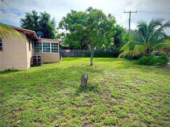 701 NW 176th Ter, Miami Gardens FL 33169