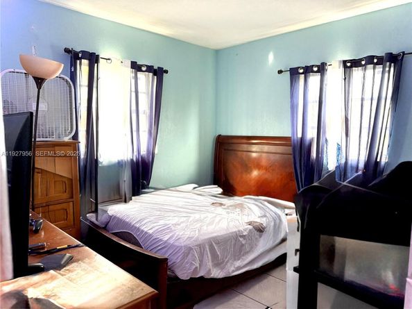 701 NW 176th Ter, Miami Gardens FL 33169