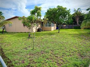 701 NW 176th Ter, Miami Gardens FL 33169