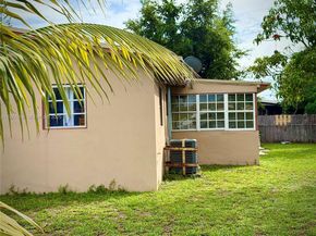 701 NW 176th Ter, Miami Gardens FL 33169