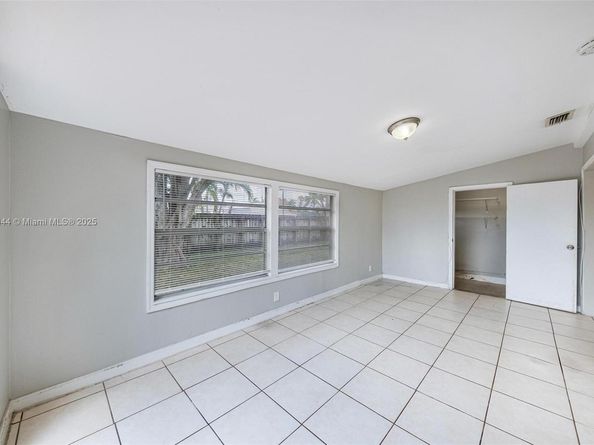 4130 NW 12th Ave, Oakland Park FL 33309