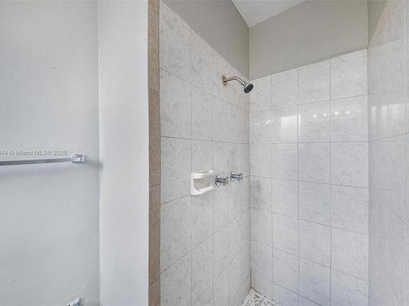 4130 NW 12th Ave, Oakland Park FL 33309