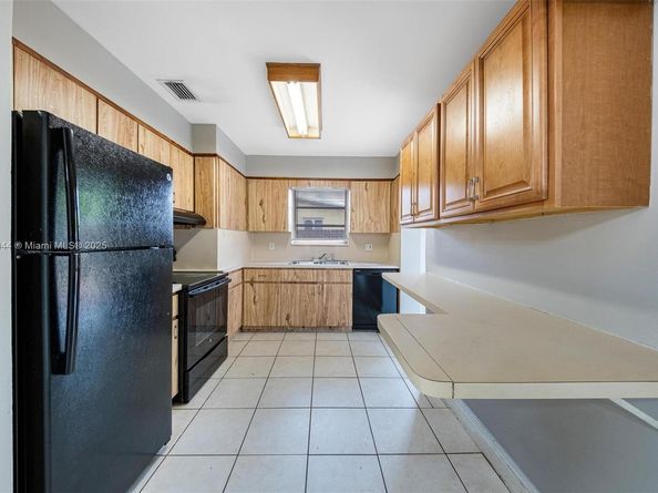 4130 NW 12th Ave, Oakland Park FL 33309