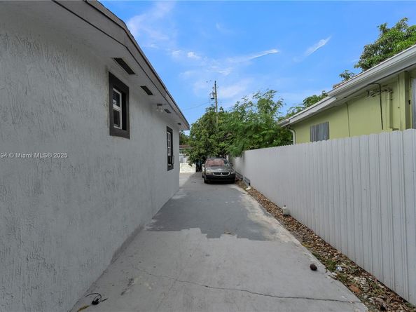 1340 NW 128th St, Miami FL 33167