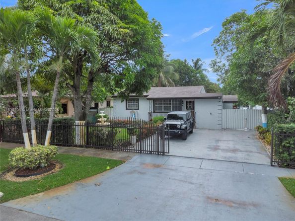 1340 NW 128th St, Miami FL 33167