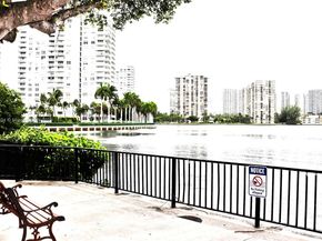 2780 NE 183rd St 908, Aventura FL 33160