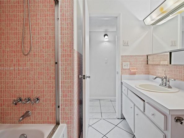 5300 Washington St G323, Hollywood FL 33021