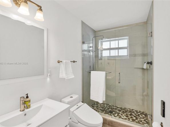 817 Venetia Ave, Coral Gables FL 33134