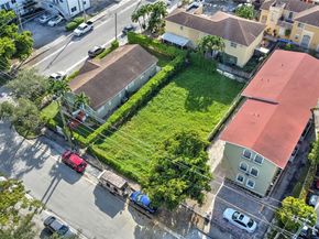 236 SW 4TH Ave, Miami FL 33130