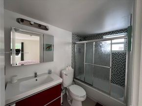 1033 Lenox Ave 202, Miami Beach FL 33139