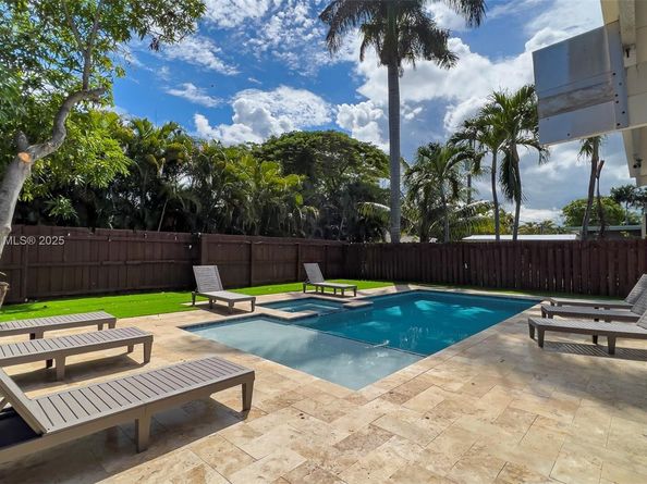 1230 Johnson St, Hollywood FL 33019