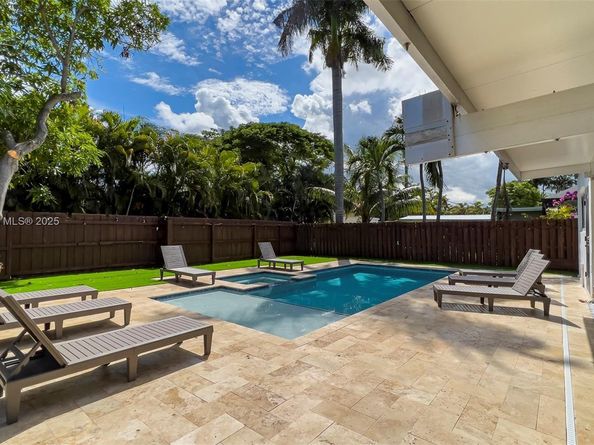 1230 Johnson St, Hollywood FL 33019