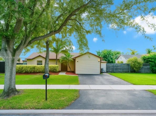 15512 SW 142nd Ct, Miami FL 33177