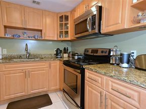 2500 NE 135th St C502, North Miami FL 33181