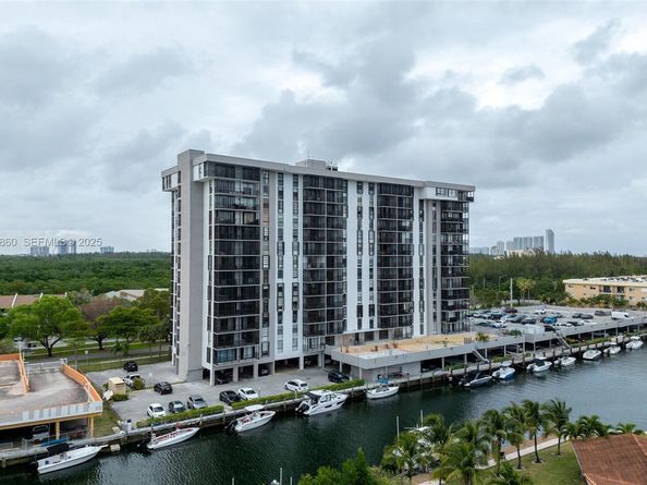 2500 NE 135th St C502, North Miami FL 33181