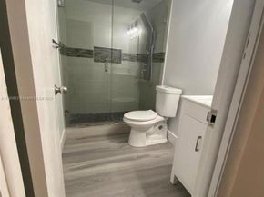 922 NE 199th St 1D, Miami FL 33179