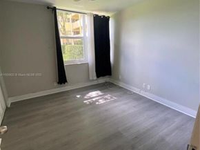 922 NE 199th St 1D, Miami FL 33179