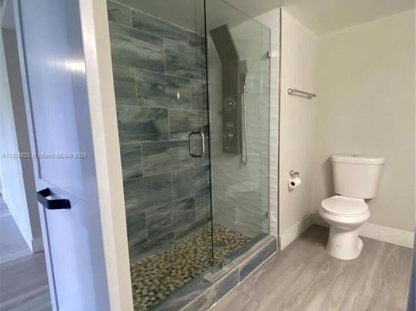 922 NE 199th St 1D, Miami FL 33179