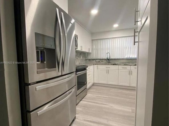 922 NE 199th St 1D, Miami FL 33179