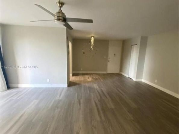 922 NE 199th St 1D, Miami FL 33179