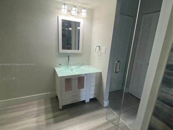 922 NE 199th St 1D, Miami FL 33179