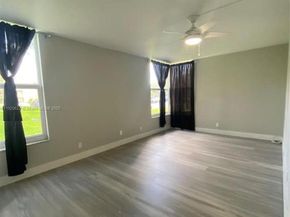 922 NE 199th St 1D, Miami FL 33179