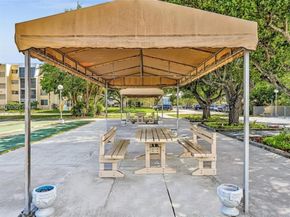 922 NE 199th St 1D, Miami FL 33179