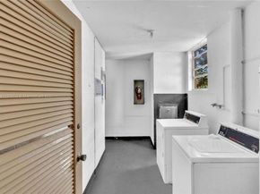 922 NE 199th St 1D, Miami FL 33179