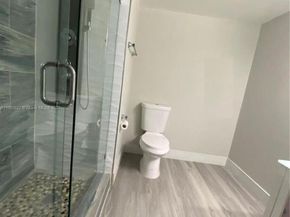 922 NE 199th St 1D, Miami FL 33179