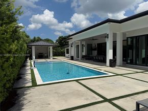 9600 SW 66th St, Miami FL 33173
