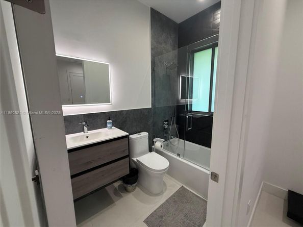 9600 SW 66th St, Miami FL 33173