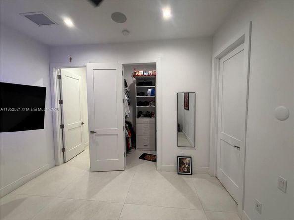 9600 SW 66th St, Miami FL 33173