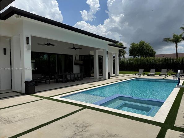 9600 SW 66th St, Miami FL 33173