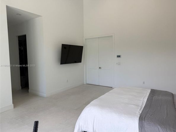 9600 SW 66th St, Miami FL 33173