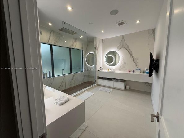 9600 SW 66th St, Miami FL 33173