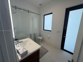 9600 SW 66th St, Miami FL 33173