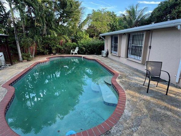 111 NE 175th St, North Miami Beach FL 33162