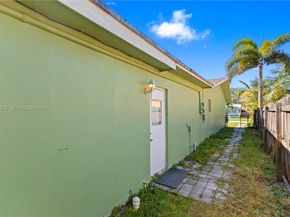 6880 Scott St, Hollywood FL 33024