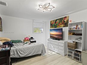 6880 Scott St, Hollywood FL 33024