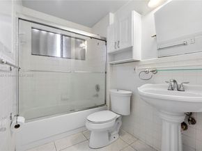 823 E Palm Run Dr, North Lauderdale FL 33068