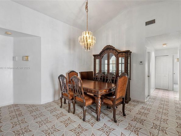 823 E Palm Run Dr, North Lauderdale FL 33068