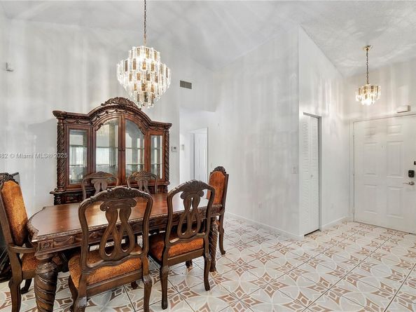 823 E Palm Run Dr, North Lauderdale FL 33068