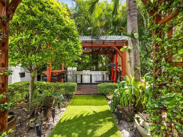 2121 Red Rd, Coral Gables FL 33155