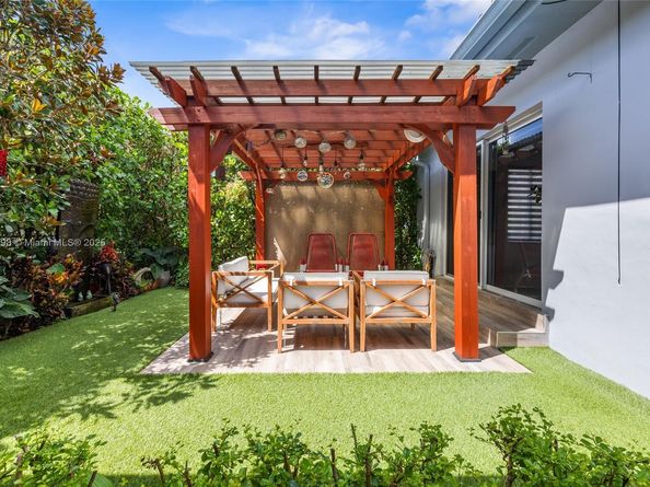 2121 Red Rd, Coral Gables FL 33155