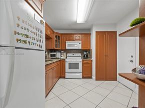 1800 W 54th St 109, Hialeah FL 33012