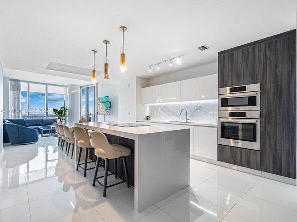 851 NE 1st Ave 3301, Miami FL 33132