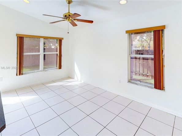 2075 SE 15th St, Homestead FL 33035