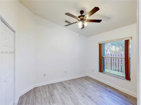 2075 SE 15th St, Homestead FL 33035