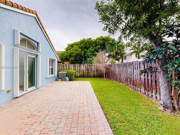 2075 SE 15th St, Homestead FL 33035