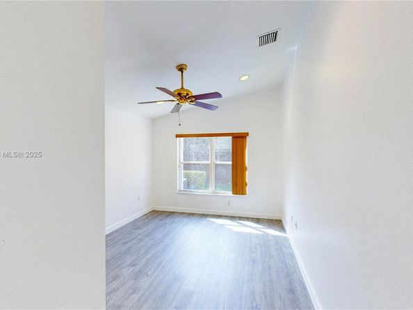 2075 SE 15th St, Homestead FL 33035